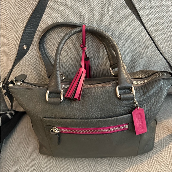 Elegant Charcoal Satchel with Pink Highlights - Picture 1 of 15